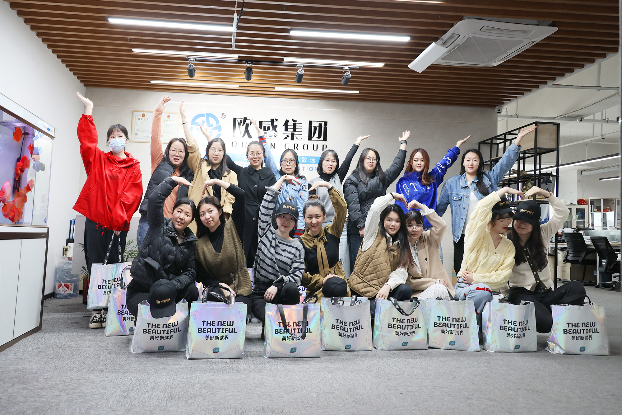 歐感祝全體女神們節(jié)日快樂(lè)！