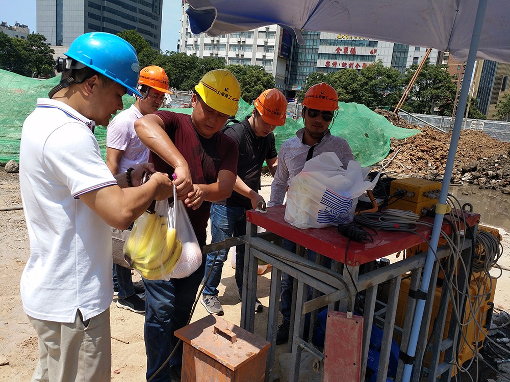 高溫慰問到一線，心系員工暖人心 --歐感公司領導前往荷載箱生產及服務一線開展慰問