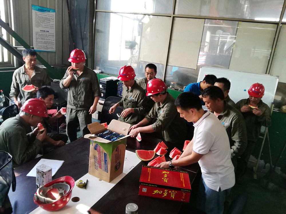 高溫慰問到一線，心系員工暖人心 --歐感公司領導前往荷載箱生產及服務一線開展慰問